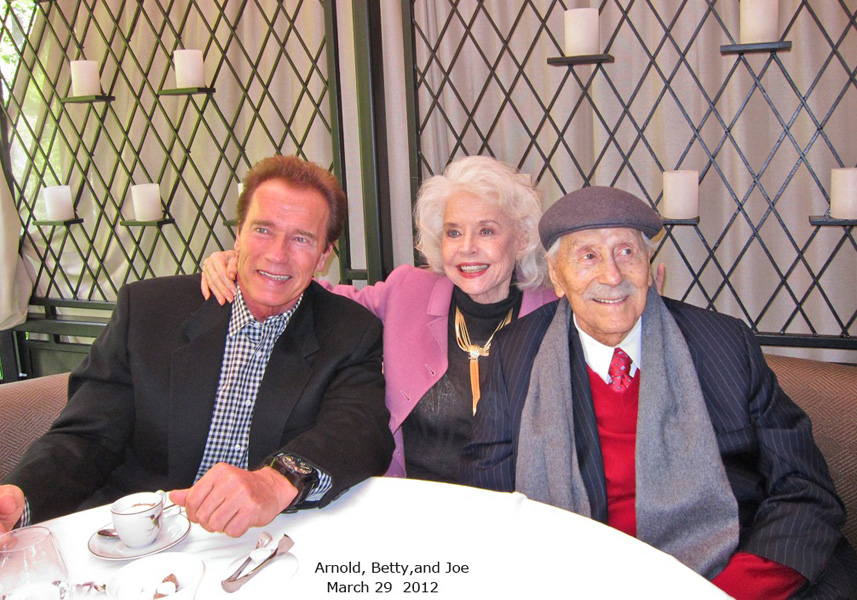 Arnold Schwarzenegger, Betty Weider a Joe Weider v b�eznu 2012 