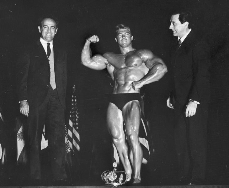 Ben Weider, Larry Scott a Joe Weider na Mr. Olympia 1965