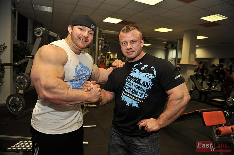 James "Flex" Lewis, Andrej Mozol�ni