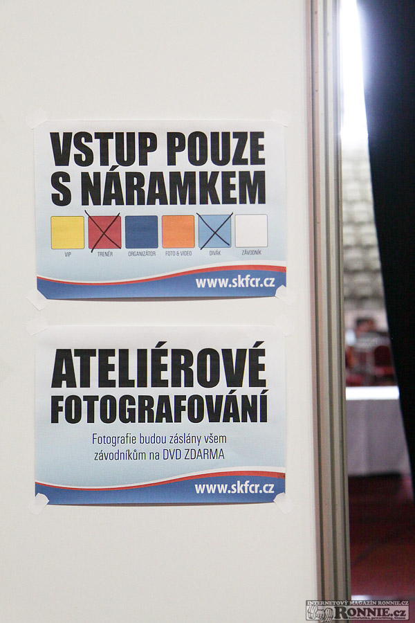 Organiza�n� upozorn�n� u vstupu do z�kulis�