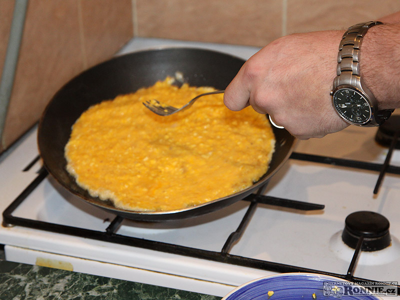Vidli�kou rovnom�rn� rozet�eme a sma��me.