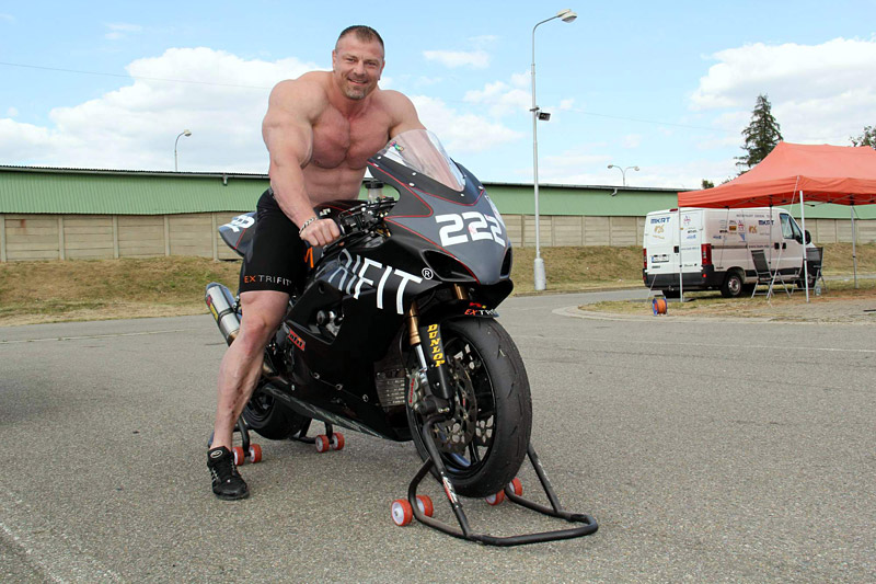 Martin Holub a Dalibor H�jek na z�vodn�m okruhu v Brn�