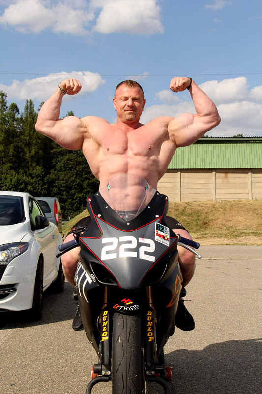 Martin Holub a Dalibor H�jek na z�vodn�m okruhu v Brn�