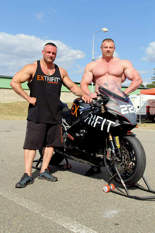 Martin Holub a Dalibor H�jek na z�vodn�m okruhu v Brn�