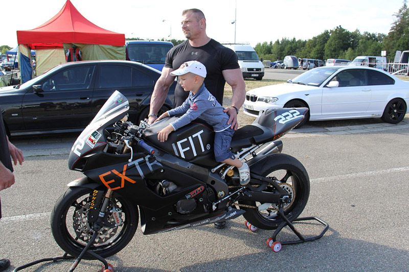 Martin Holub a Dalibor H�jek na z�vodn�m okruhu v Brn�