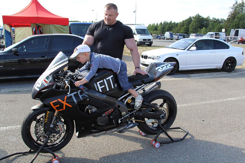 Martin Holub a Dalibor H�jek na z�vodn�m okruhu v Brn�