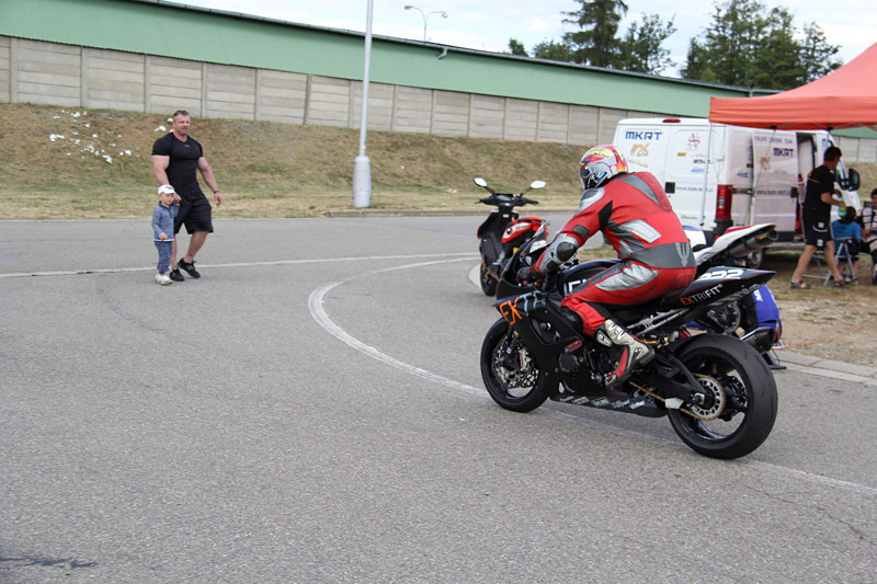 Martin Holub a Dalibor H�jek na z�vodn�m okruhu v Brn�
