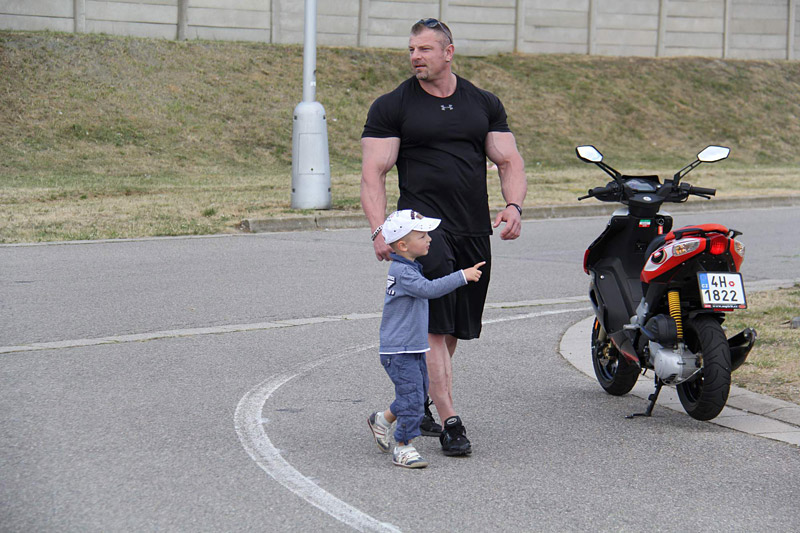 Martin Holub a Dalibor H�jek na z�vodn�m okruhu v Brn�