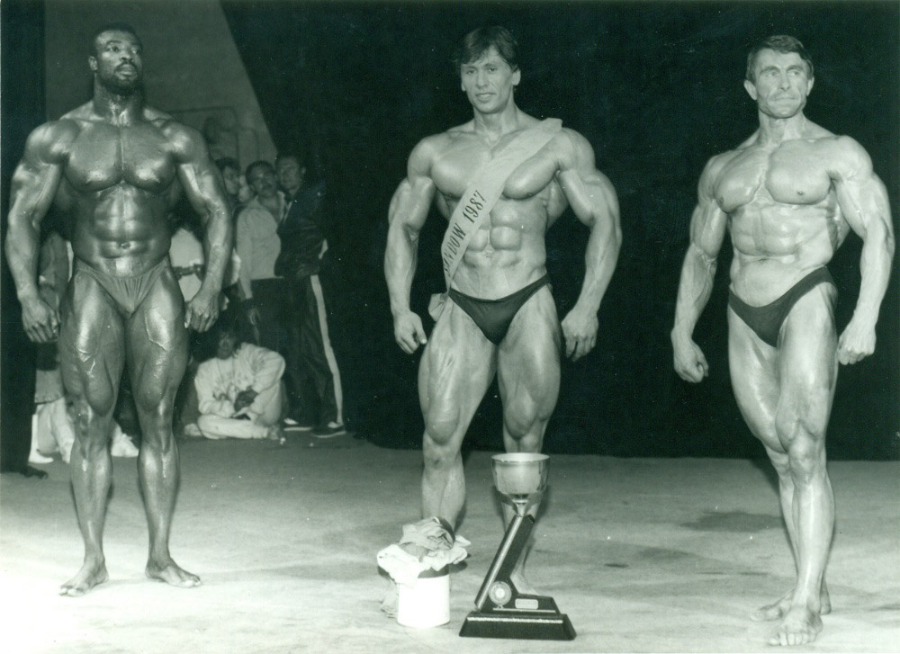 Sandow 1987 - Selwyn Cottrell (budouc� prof�k, v�t�z nejvy��� kat.), abs. v�t�z Pavel Jablonick� a Vinckas Dubickas (v�t�z nejni��� kat.)