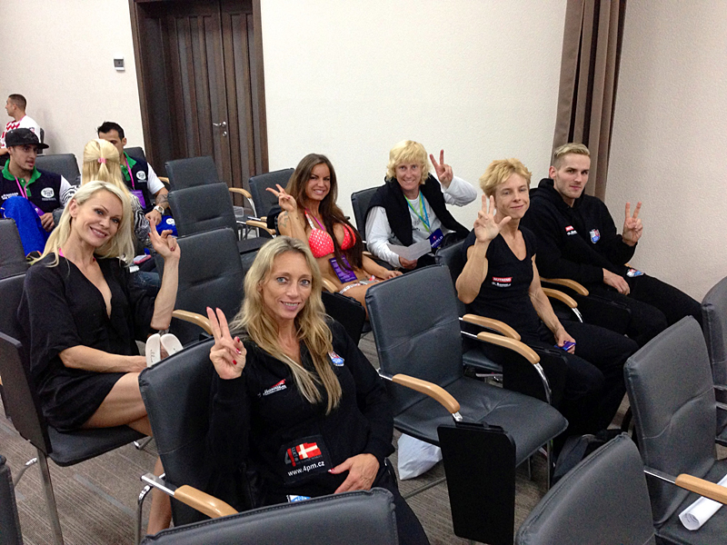 �esk� reprezenta�n� v�prava na Mistrovstv� sv�ta �en a fitness mu�� 2013 zdrav� Ronnie.cz!