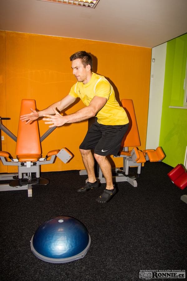V�skok na BOSU do stabiln�ho pod�epu