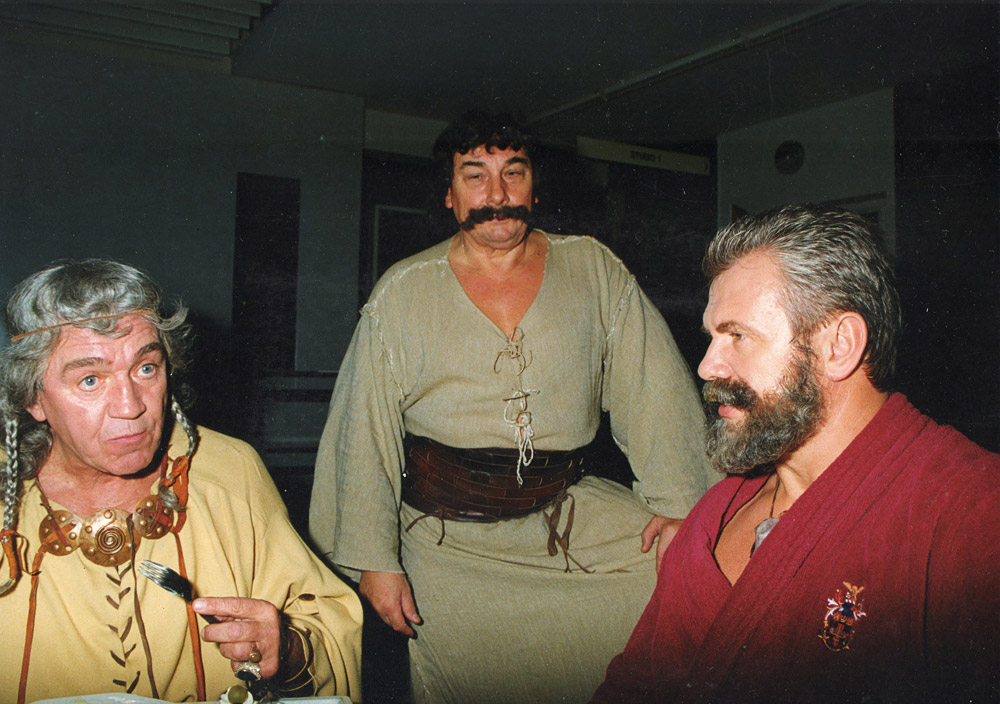TV seri�l Praotec �ech, 2003, zleva Ji�� Krampol, Josef Ulrich, Karel Tuh��ek