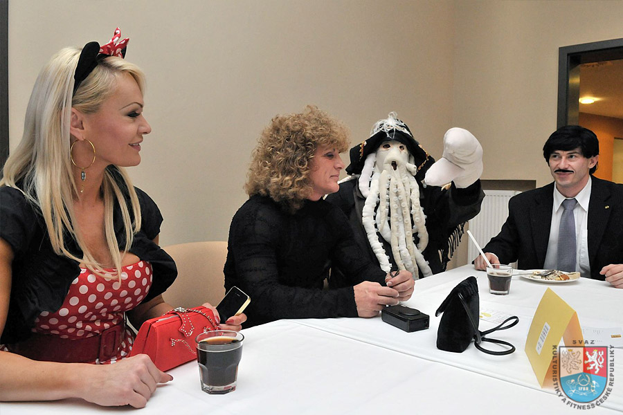Marie Mik�ov�, Jana Ludmila Bendov�, Zdena Raz�mov�, Lubom�r Koumal
