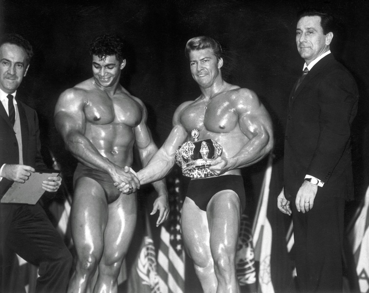 Larry Scott a Harold Poole na Mr. Olympia 1965