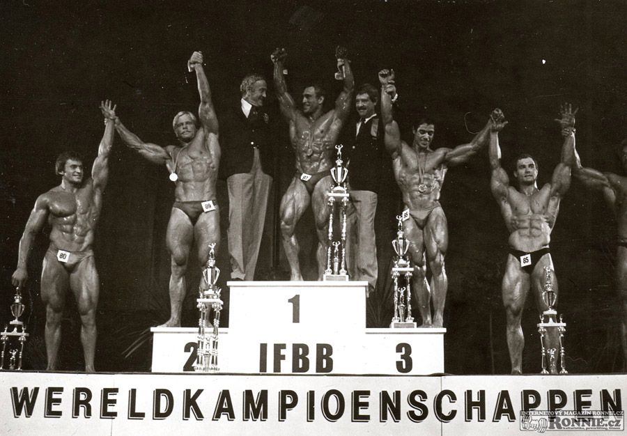 MS Bruggy 1982 - vedle v�t�ze Ben Weider, vpravo Libor Mina��k