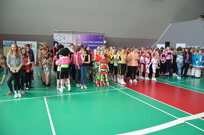 �esko se h�be ve �kol�ch pln�ch zdrav�