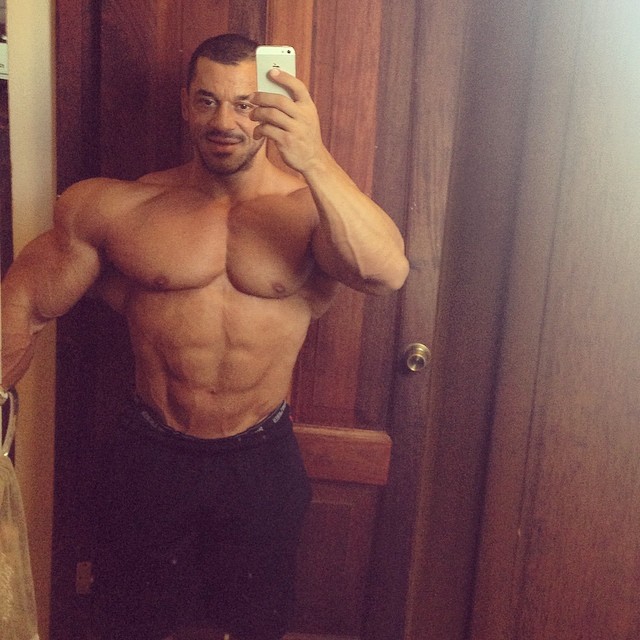 Sandro Ramirez n�kolik hodin po ukon�en� p��pravy na Toronto Pro Supershow 2014