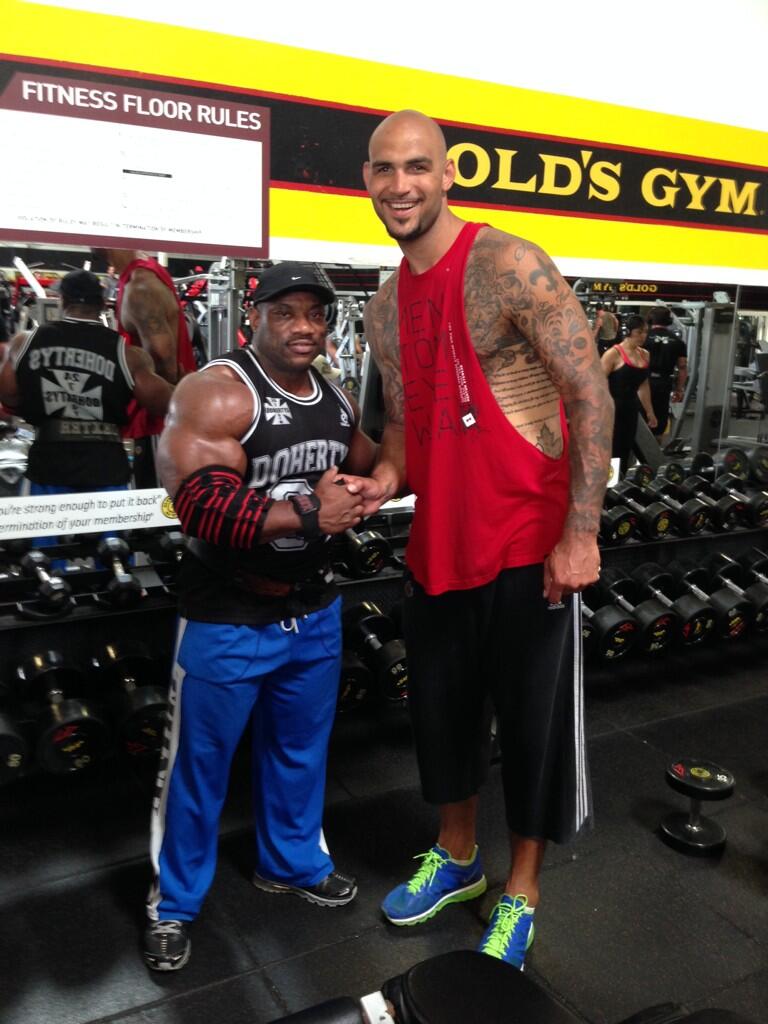 Robert Sacre a Dexter Jackson
