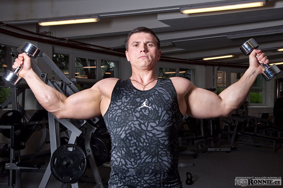 Chybn� proveden� - loket se v pr�b�hu cviku dost�v� n�e ne� z�p�st�