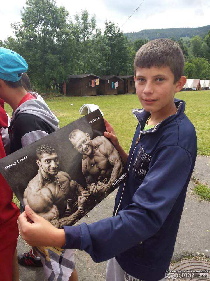 Rozd�valy se fotky s podpisy �