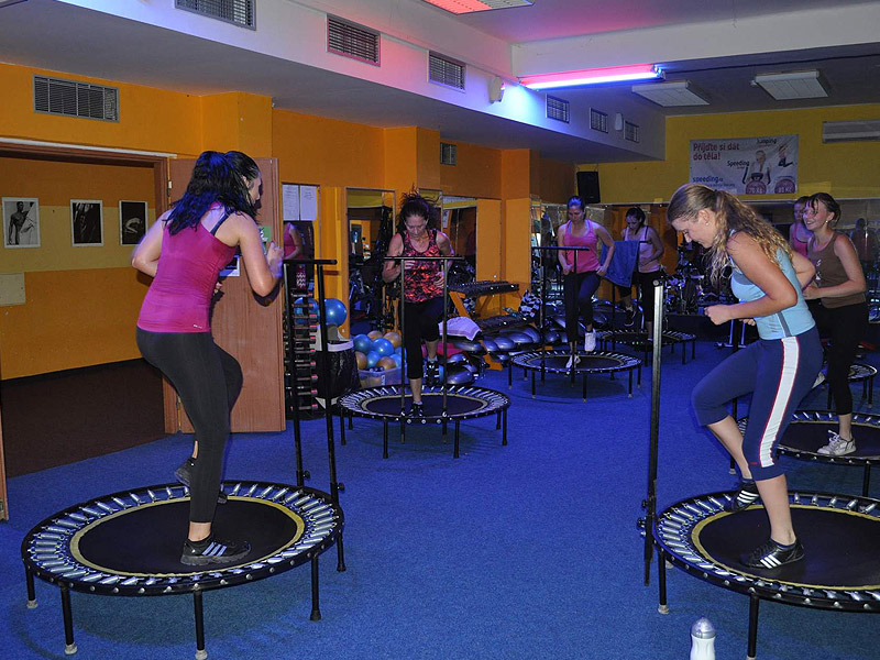 Jumping - stru�n� o cvi�en� na mal�ch trampol�nk�ch 