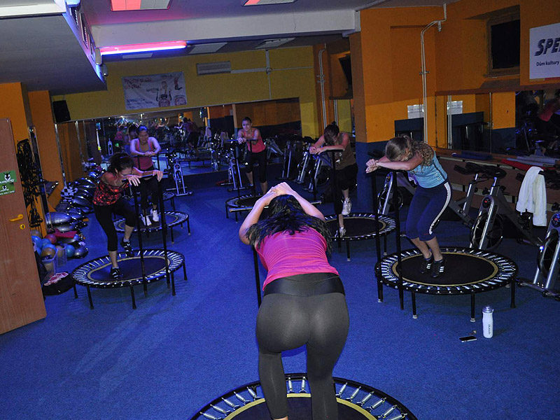 Jumping - stru�n� o cvi�en� na mal�ch trampol�nk�ch 