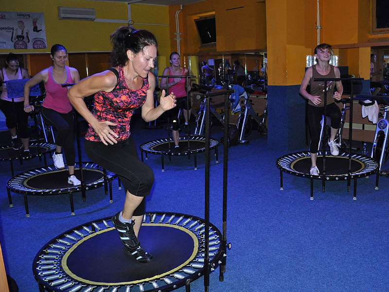 Jumping - stru�n� o cvi�en� na mal�ch trampol�nk�ch 