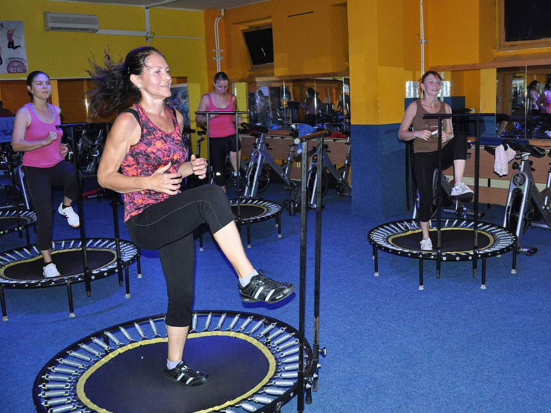 Jumping - stru�n� o cvi�en� na mal�ch trampol�nk�ch 