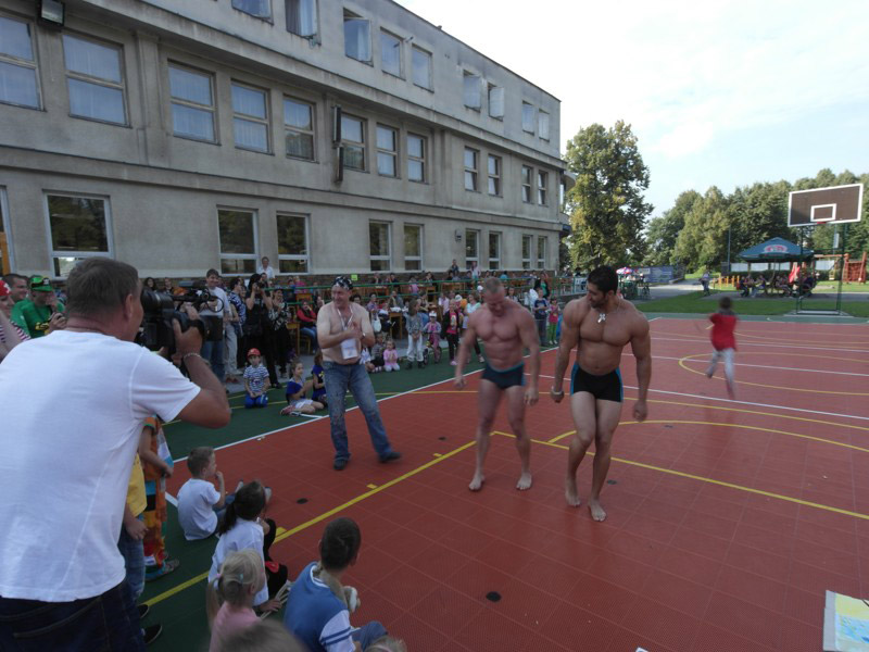 Jan Kub�k a Ren� Gorol na akci na podporu d�t� z d�tsk�ch domov�