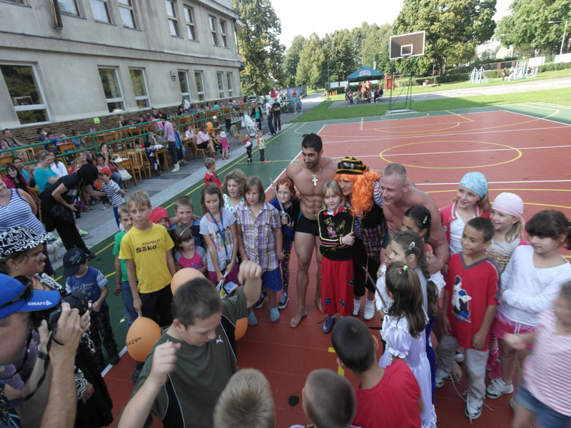 Jan Kub�k a Ren� Gorol na akci na podporu d�t� z d�tsk�ch domov�
