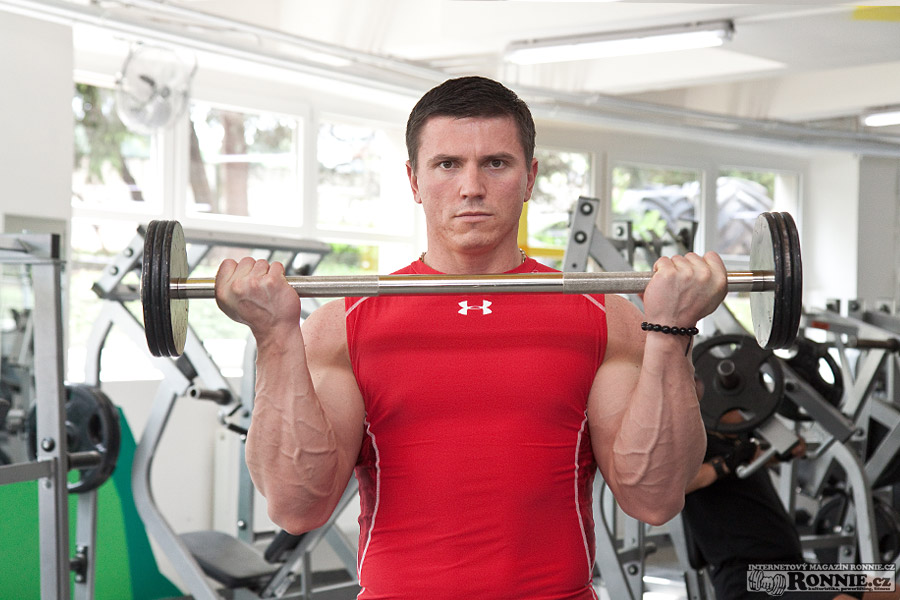 Bicepsov� zdvih s velkou �inkou�