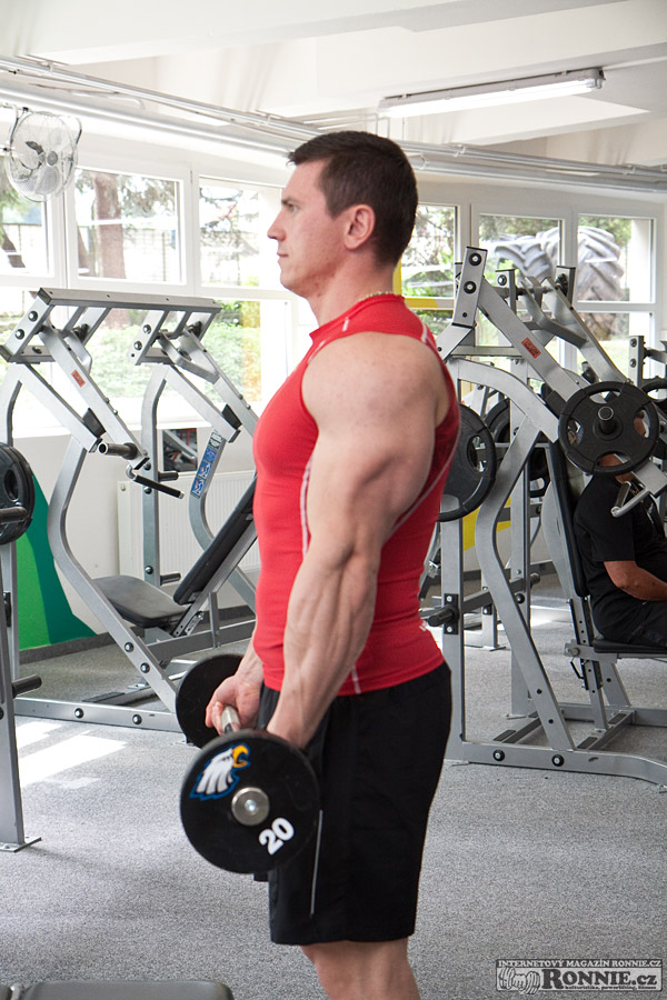 �Bicepsov� zdvih s velkou �inkou