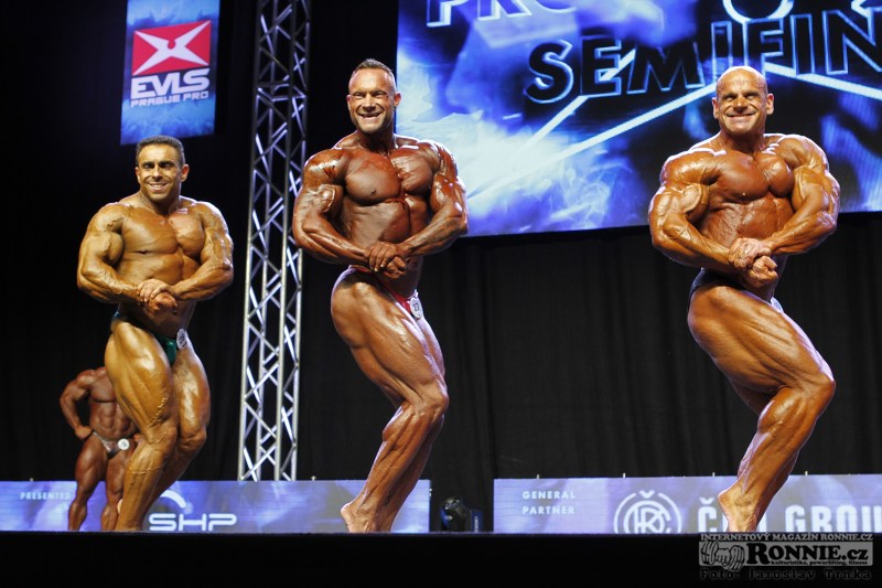 Vicente Santamaria, Andr� Regestein, Lee Powell��