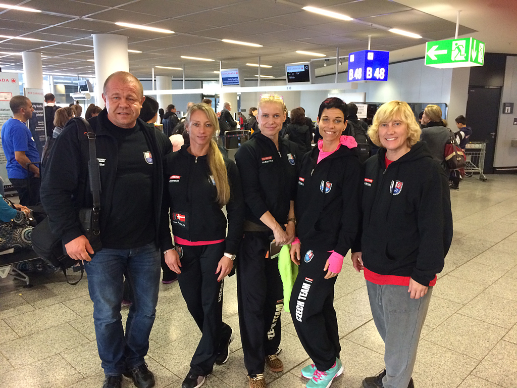 Franti�ek Z�mola, Margita Z�molov�, Lucie Koumarov�, Michaela R��i�kov�, Zdena Raz�mov�