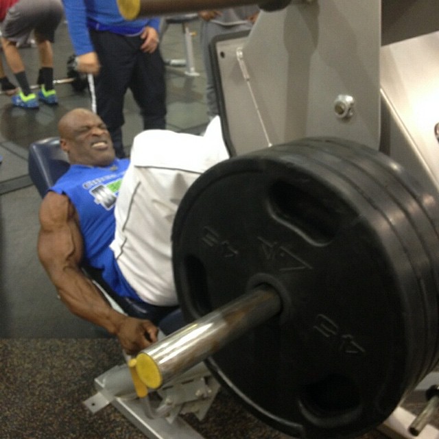 Ronnie Coleman na legpressu (listopad 2014)