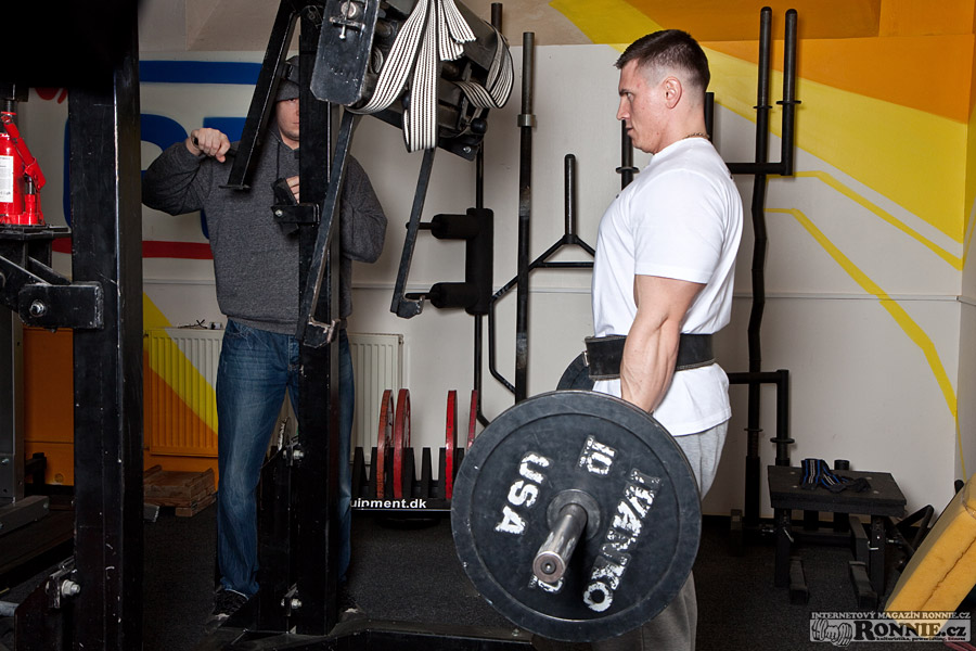 �Sout�n� bicepsov� zdvih