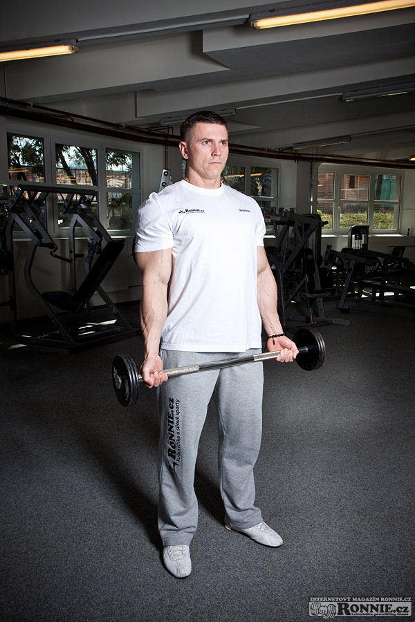 Bicepsov� zdvih s velkou �inkou�