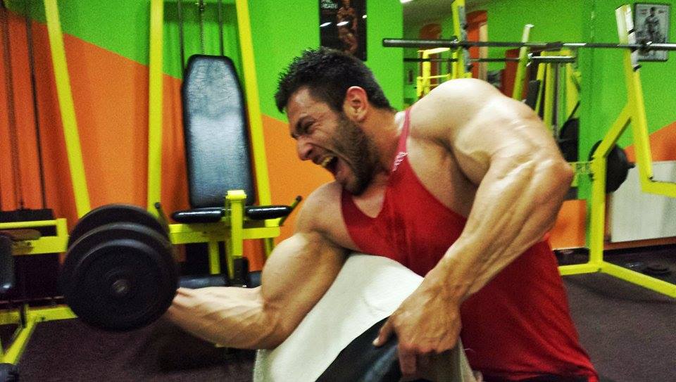 Martin Le�enar p�i tr�ninku biceps� v p��prav� na Mozolani Classic 2015