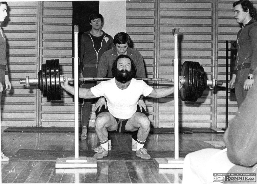 Sout� v powerliftingu - vzp�raj�c� �ehulka a jist�c� Vr�na