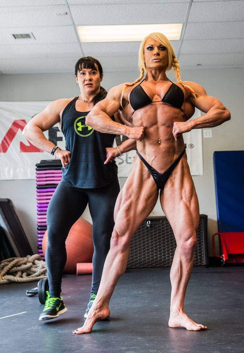 Alina Popa, Lisa Cross