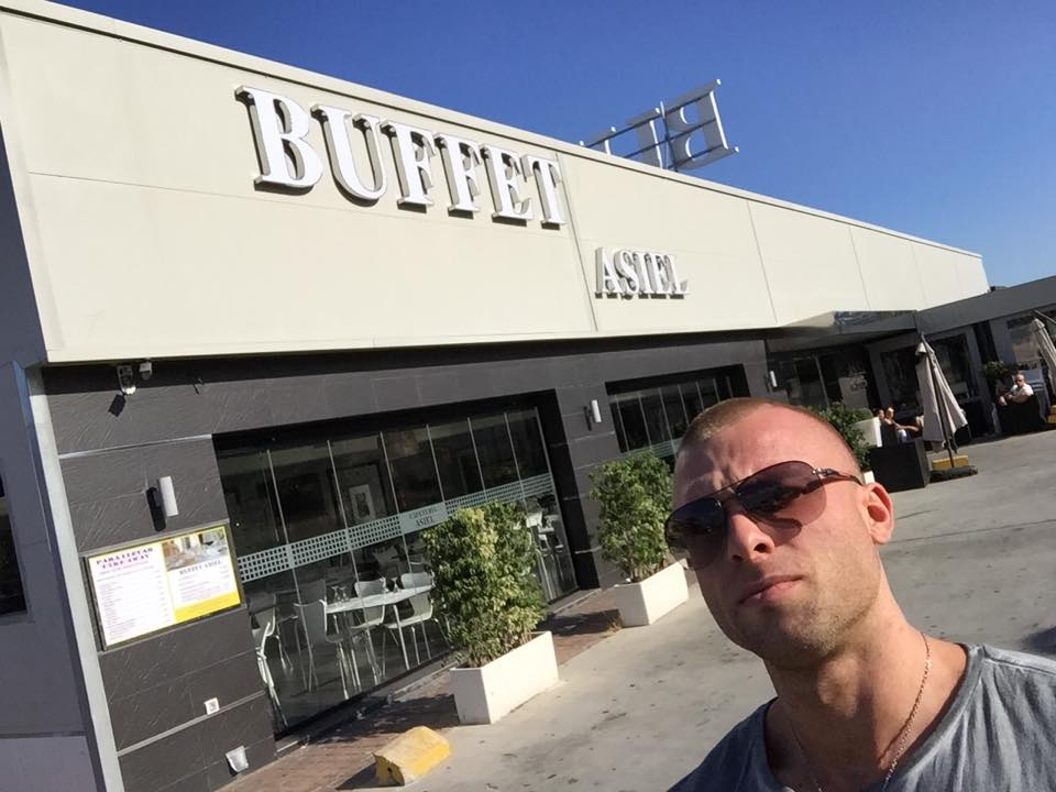 David Ulbricht p�ed Buffet Asiel