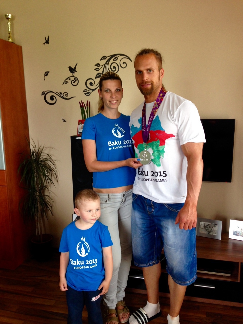 Boris Orava s man�elkou a synem