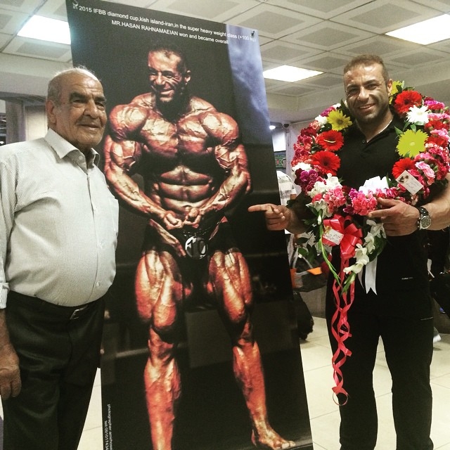 Hassan Rahnamaeian p�i slavnostn�m p�iv�t�n� po n�vratu ze sout�e