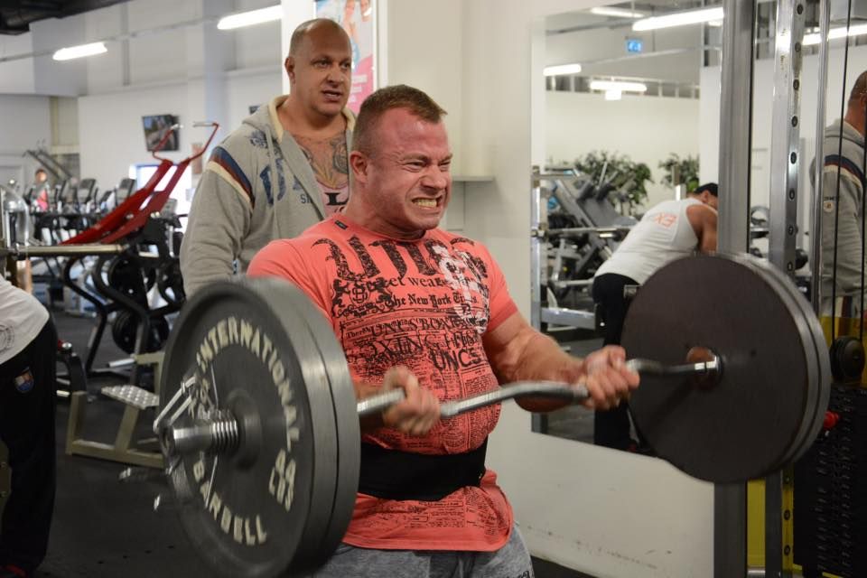 Andrej Mozol�ni