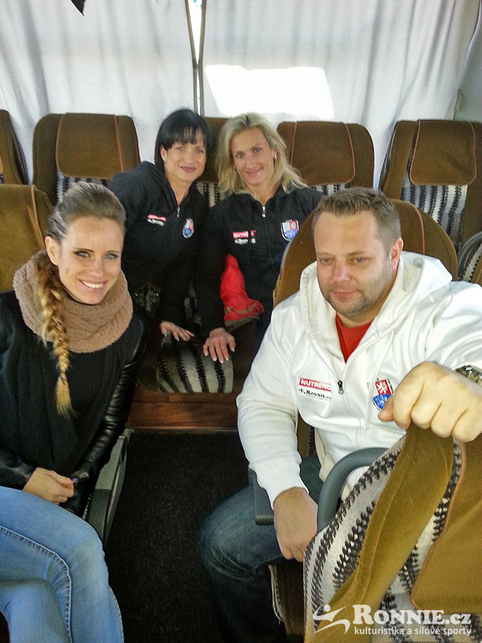 Michaela Kohutov�,  Lucie Jake�ov�, Lenka Feren�ukov� a Martin Novotn��