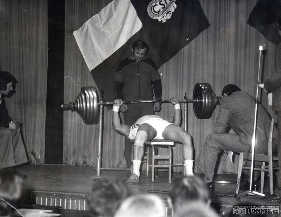 1977 - V�no�n� cena Prahy v powerliftingu - Josef Miklovi�
