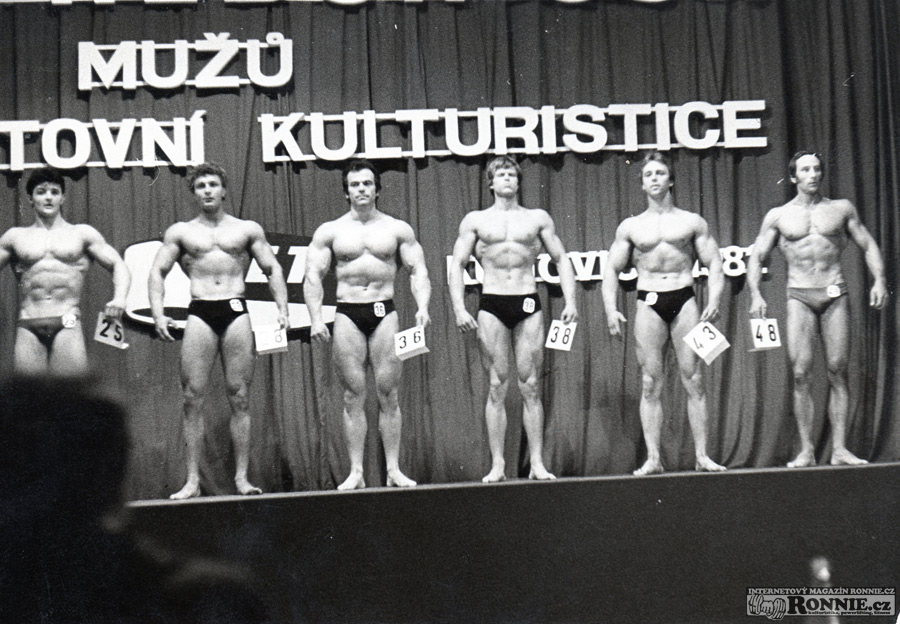 1982 - Mistrovstv� �SR (Kunovice) - 3. zleva Alois Pek, d�le Ji�� �apka, Kamil Va��sek, Jaroslav Penc, Jaroslav Kraj�a, Horym�r Vran�k