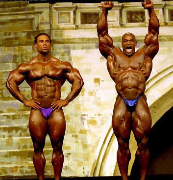 Kevin Levrone (2.) a Ronnie Coleman (1.) - Mr. Olympia 2000