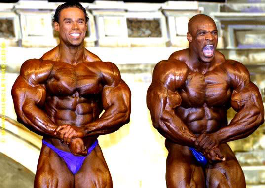 Kevin Levrone (2.) a Ronnie Coleman (1.) - Mr. Olympia 2000