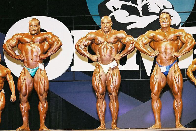 Chris Cormier (3.), Ronnie Coleman (1.) a Kevin Levrone (2.) - Mr. Olympia 2002
